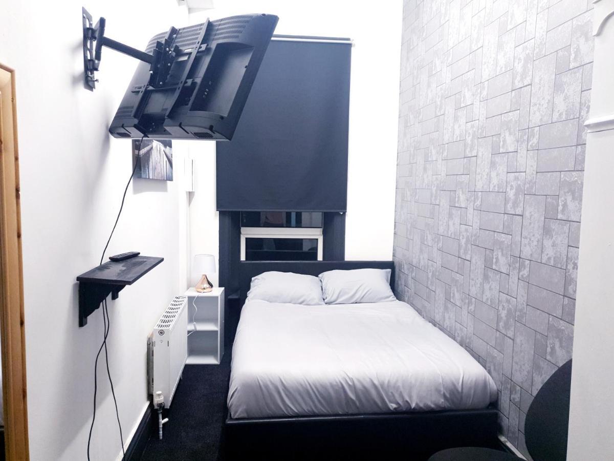 Townhouse 105 Hotel Huddersfield Room photo